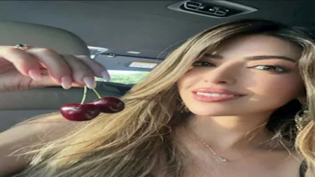 بفستان مكشوف.. ميرنا جميل بإطلالة جريئة