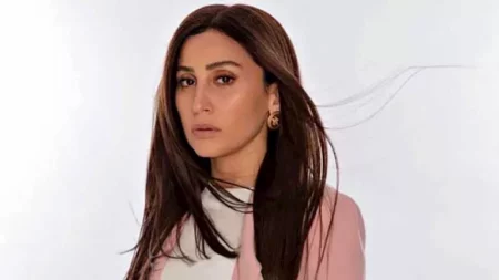 دينا الشربيني بإطلالة كاجوال أنيقة.. كيف نسقت اللوك؟