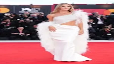 أجرأ إطلالات النجمات على السجادة الحمراء في مهرجان فينيسيا 2025 أجرأ إطلالات النجمات على السجادة الحمراء في مهرجان فينيسيا 2025