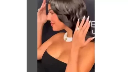 جورجينا تستعرض خاتم خطبتها بحفل عشاء "كارينج" (فيديو) جورجينا تستعرض خاتم خطبتها بحفل عشاء "كارينج" (فيديو)