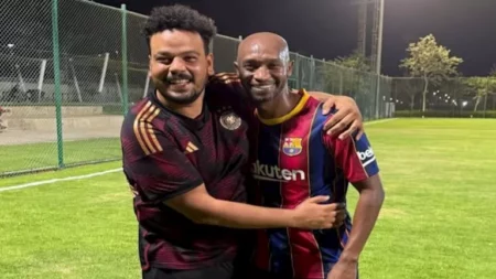 مصطفى غريب ينشر صورة مع شيكابالا ويعلق: "الحاوي والحاتي"