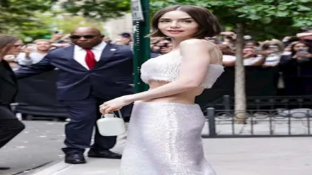 بـ "نحافة صادمة".. ليلي كولنز تثير الشكوك حول حالتها الصحية في أسبوع الموضة بنيويورك