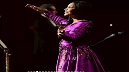 بفستان ملكي.. أحلام تتألق بإطلالة ساحرة في أحدث ظهور