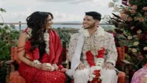 مينا مسعود وإميلي شاه يهنئان متابعيهما بعيد الميلاد المجيد