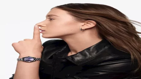 خطفت الأنظار في أسبوع الموضة بنيويورك.. من هي صنداي روز؟