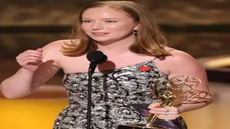 "حرروا فلسطين".. ممثلة أمريكية تٌثير الجدل بعد فوزها بجائزة الإيمي 2025- صور "حرروا فلسطين".. ممثلة أمريكية تٌثير الجدل بعد فوزها بجائزة الإيمي 2025- صور