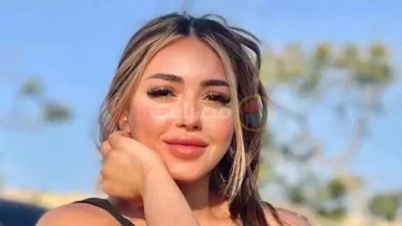 سارة سلامة بفستان قصير.. ما سر ارتدائها اللون الأسود؟