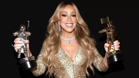 ماريا كاري تخطف الأنظار بإطلالتها ومجوهراتها الفاخرة في حفل أم أي 2025 ماريا كاري تخطف الأنظار بإطلالتها ومجوهراتها الفاخرة في حفل أم أي 2025