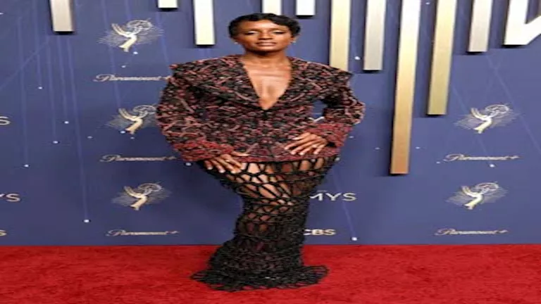 مكشوفة وملفتة.. أجرأ إطلالات النجمات في حفل جوائز إيمي 2025 مكشوفة وملفتة.. أجرأ إطلالات النجمات في حفل جوائز إيمي 2025