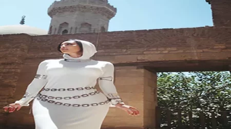 حجاب وفستان عاري وإطلالات جريئة.. بسمة بوسيل تثير الجدل في صيف 2025