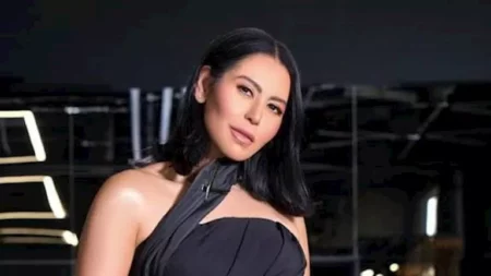 "جاذبية اللون الوردي".. 6 صور ومعلومات عن إطلالة لقاء الخميسي