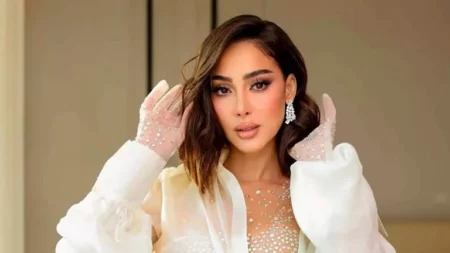 أثارت حالة من الجدل.. بسمة بوسيل بفستان جريء ومكشوف وحجاب