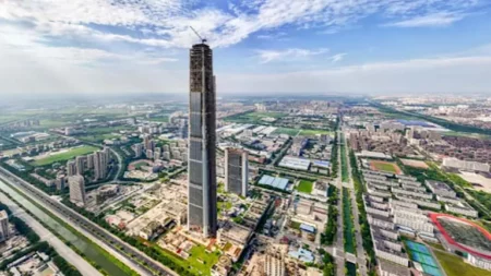 17 صورة لأطول برج مهجور في الصين بعد أنباء استئناف البناء