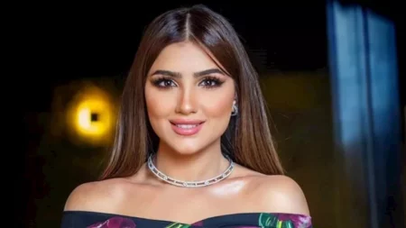 "فستان قصير وجريء".. مي عمر بإطلالة جريئة