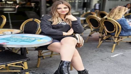 بالشورت.. باسكال مشعلاني تخطف الأنظار في شوارع باريس