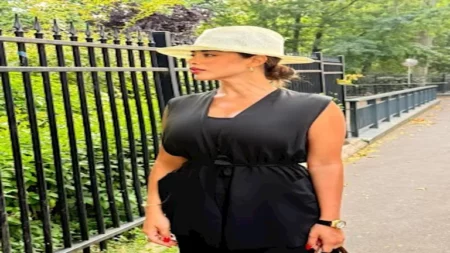 بالأسود.. يارا السكري تتألق في أحدث ظهور