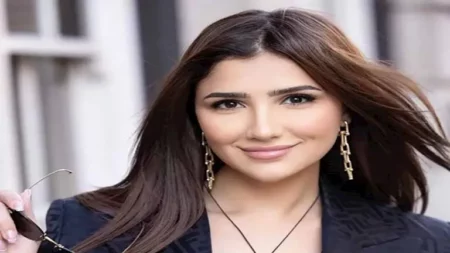 "موناليزا مصر".. مي عمر جريئة بأحدث ظهور لها