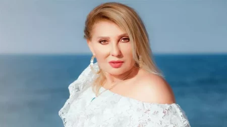 نادية الجندي بإطلالة أنيقة.. لماذا اختارت اللون الأسود؟