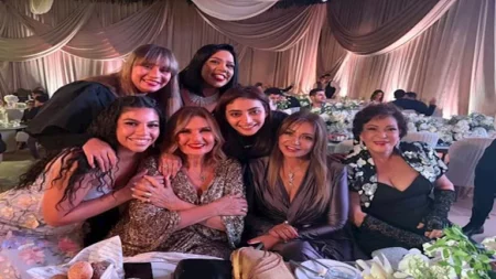 "الفستان خطير".. ليلى علوي تنشر صور جديدة من حفل زفاف نجل بيومي فؤاد والجمهور يعلق