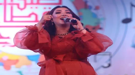 آية عبدالله تغني "يا أغلى اسم في الوجود" على مسرح مركز الهناجر