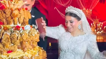 بفستان جذاب وتورتة غير تقليدية.. دينا ابنة هبة قطب تخطف الأنظار في حفل زفافها