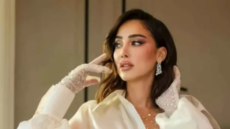 بصيحة الظهر المكشوف.. بسمة بوسيل بفستان جريء وصادم في مهرجان فينسيا بصيحة الظهر المكشوف.. بسمة بوسيل بفستان جريء وصادم في مهرجان فينسيا