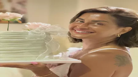 منة فضالي تنشر صورا من احتفالها بعيد ميلادها الـ 42..وهذا ما قالته