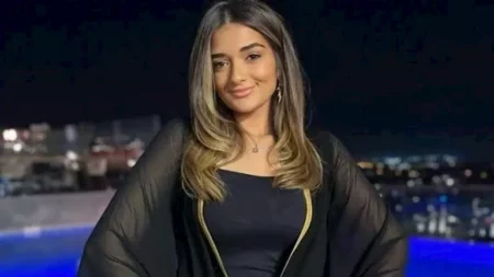 ملك أحمد زاهر بفستان ساحر.. ما سر ارتدائها لهذا اللون؟