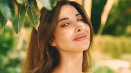 نانسي عجرم تخطف الأنظار بفستان جذاب