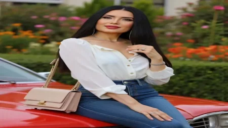 الأسود يليق بها.. عبير صبري بفستان جريء