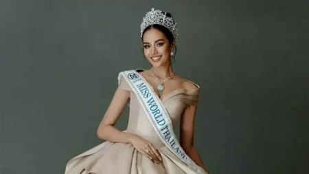 ملكة جمال العالم 2025 بإطلالة جذابة في أحدث ظهور