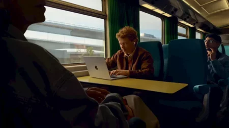 بعد الإطلاق رسميا.. مميزات AirPods Pro 3 من أبل "صور"