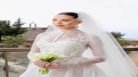 بإطلالة ملكية.. داليدا خليل تخطف الأنظار في حفل زفافها