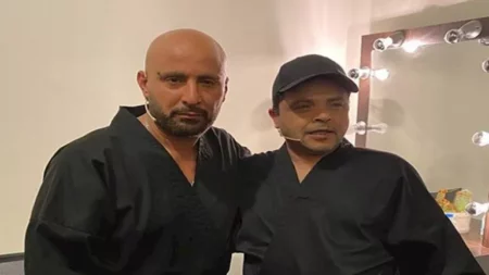 محمد هنيدي في فيديو مع أحمد السقا :"كل ما أقعد معاه بتزيد همومي أكتر"