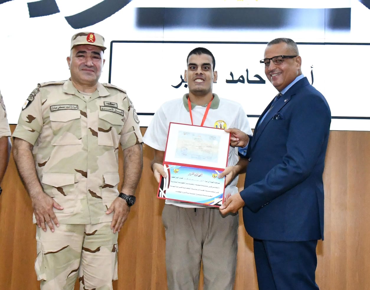 القوات المسلحة تدفع بلجان لجنوب سيناء لإنهاء مواقف التجنيد لذوي الهمم.. فيديو