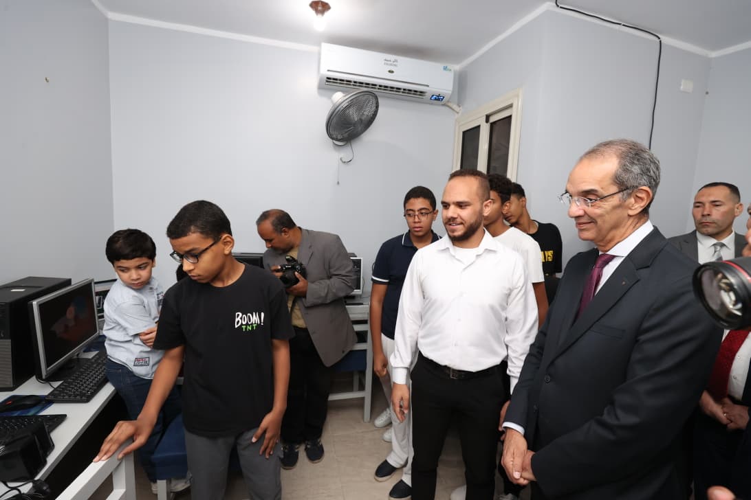 وزير الاتصالات يفتتح مركز “فاوندإيفر” العالمي بالأقصر لتقديم خدمات التعهيد