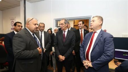 وزير الاتصالات يفتتح مركز “فاوندإيفر” العالمي بالأقصر لتقديم خدمات التعهيد وزير الاتصالات يفتتح مركز “فاوندإيفر” العالمي بالأقصر لتقديم خدمات التعهيد