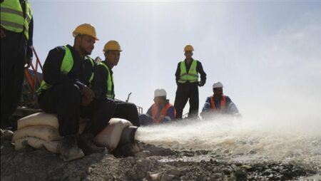 "بحوث الصحراء" يحفر بئرين جوفيين في الفرافرة "بحوث الصحراء" يحفر بئرين جوفيين في الفرافرة