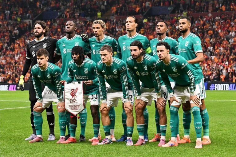 كاراجر: لاعب ليفربول يسبب فوضى.. أشاهد كرة سلة وليست قدم كاراجر: لاعب ليفربول يسبب فوضى.. أشاهد كرة سلة وليست قدم