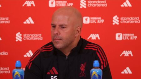 سلوت يحسم موقف ثلاثي ليفربول من مواجهة تشيلسي.. ويتحدث عن إيزاك