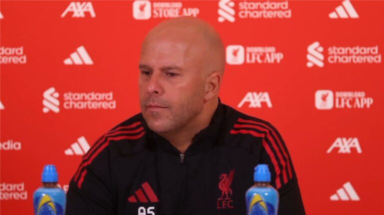 سلوت يحسم موقف ثلاثي ليفربول من مواجهة تشيلسي.. ويتحدث عن إيزاك