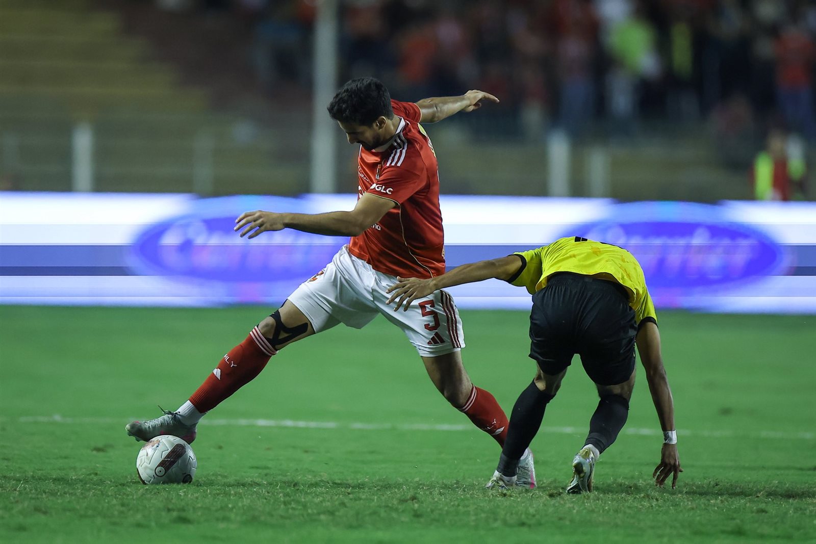 وليد صلاح الدين ينهي ازمة ياسر إبراهيم مع المراقب