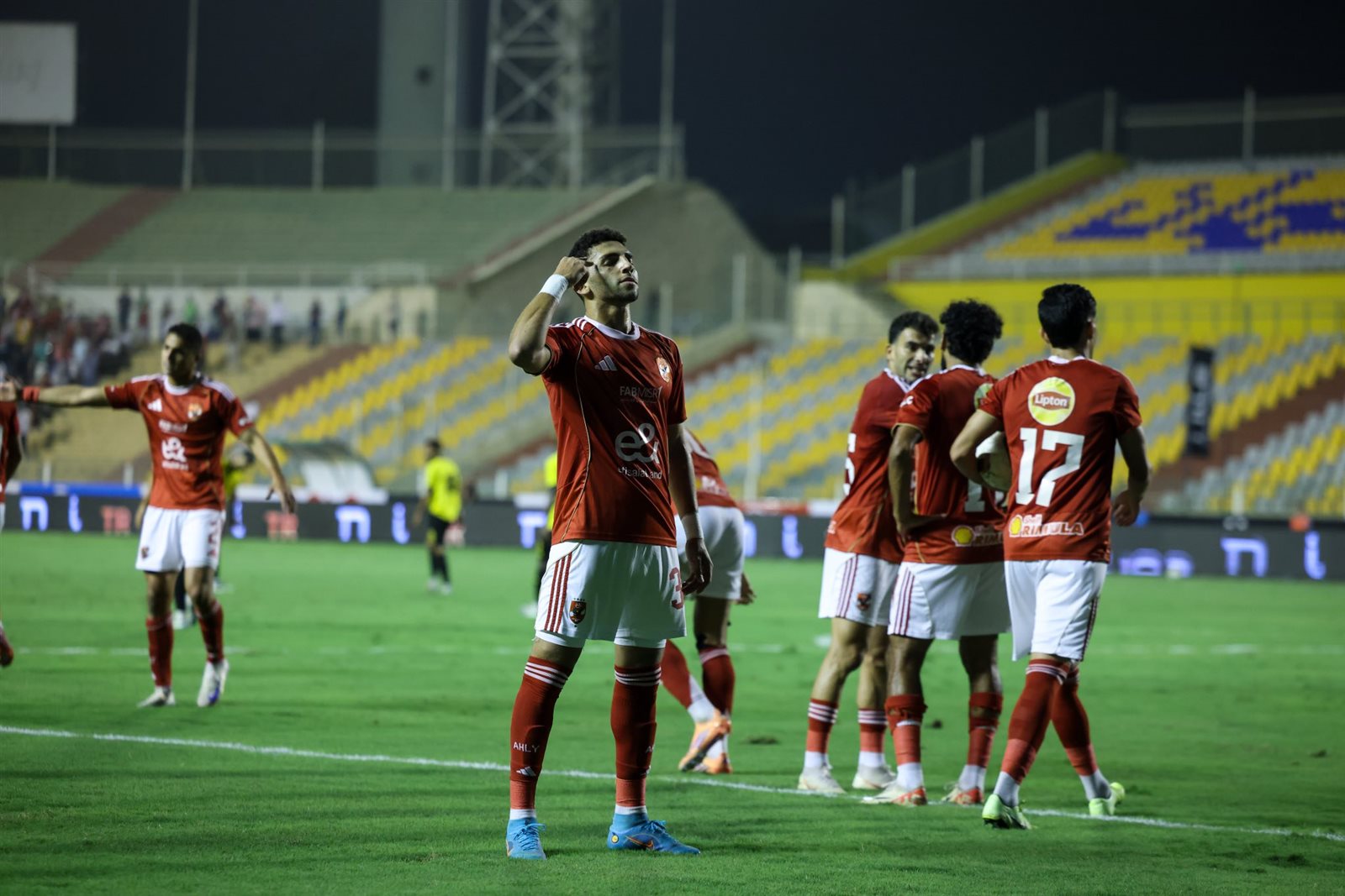 وليد صلاح الدين ينهي ازمة ياسر إبراهيم مع المراقب