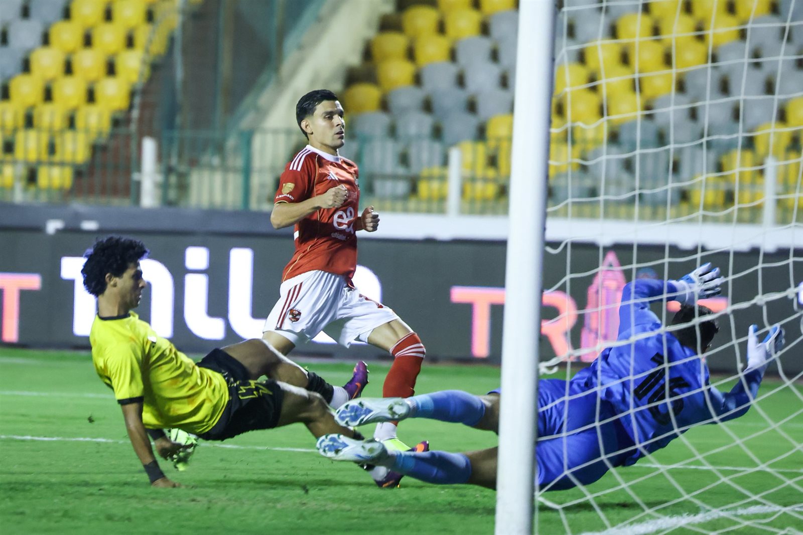 وليد صلاح الدين ينهي ازمة ياسر إبراهيم مع المراقب