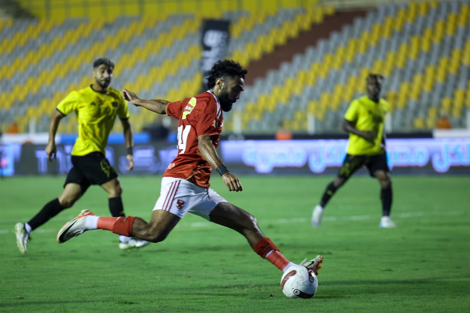 وليد صلاح الدين ينهي ازمة ياسر إبراهيم مع المراقب