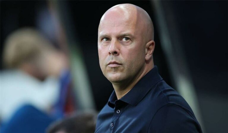 سلوت يبرر هزائم ليفربول المتتالية ويثير الشكوك حول إصابة لاعبه أمام تشيلسي