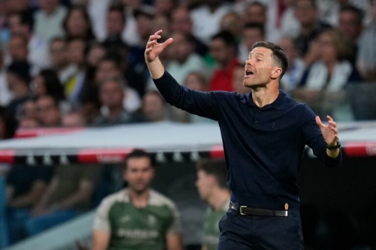 ألونسو يثير الغموض حول إصابة مبابي أمام فياريال.. ويعترف: أحب ابتسامة لاعب ريال مدريد