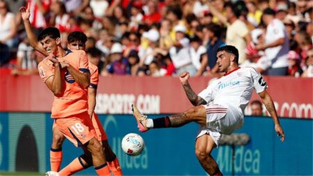 فيديو | روميرو يسجل هدف إشبيلية الثاني أمام برشلونة