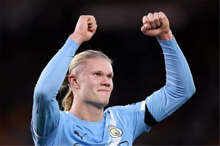 كاراجر يتغنى بـ هالاند: أعظم هداف في تاريخ الكرة الإنجليزية