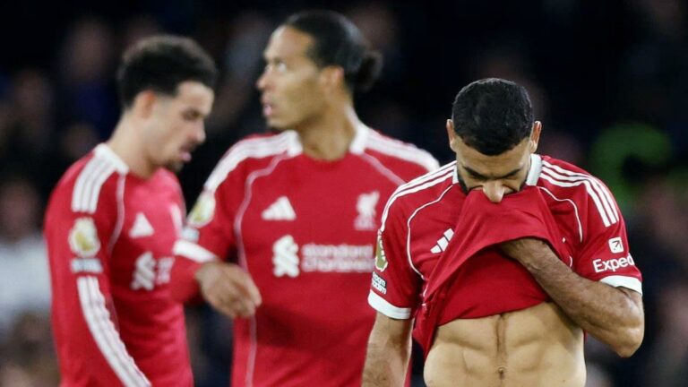 بي بي سي: أزمة ثقة ورأس منحنية.. محمد صلاح تحول إلى رمز لمعاناة ليفربول